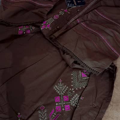 Long henavy embroidered self print shit 
