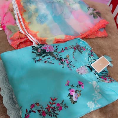 Ice blue large 3pc fresh fit to meidum also 