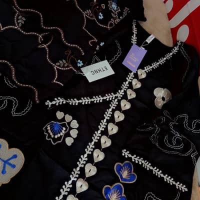 Black medium embroidered full 8300