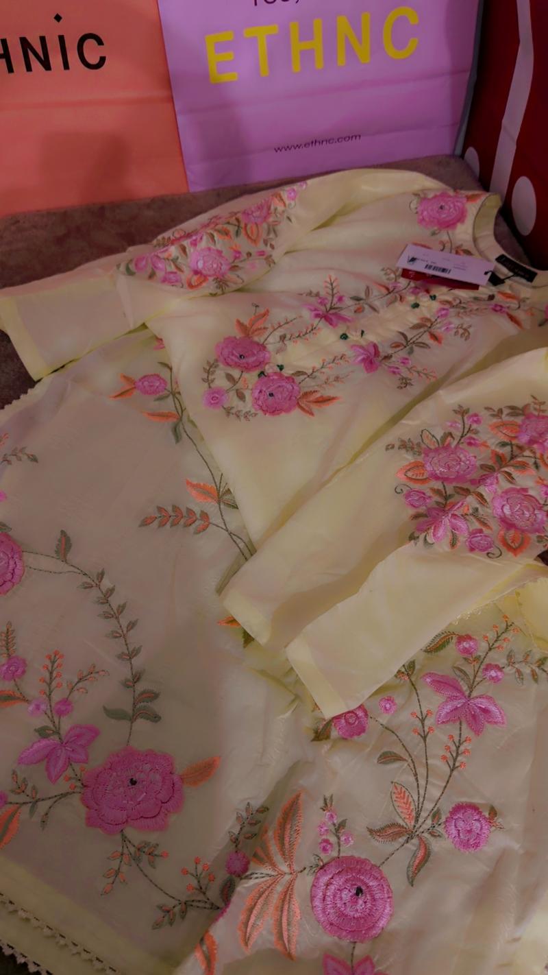 Yellow shirt 4950