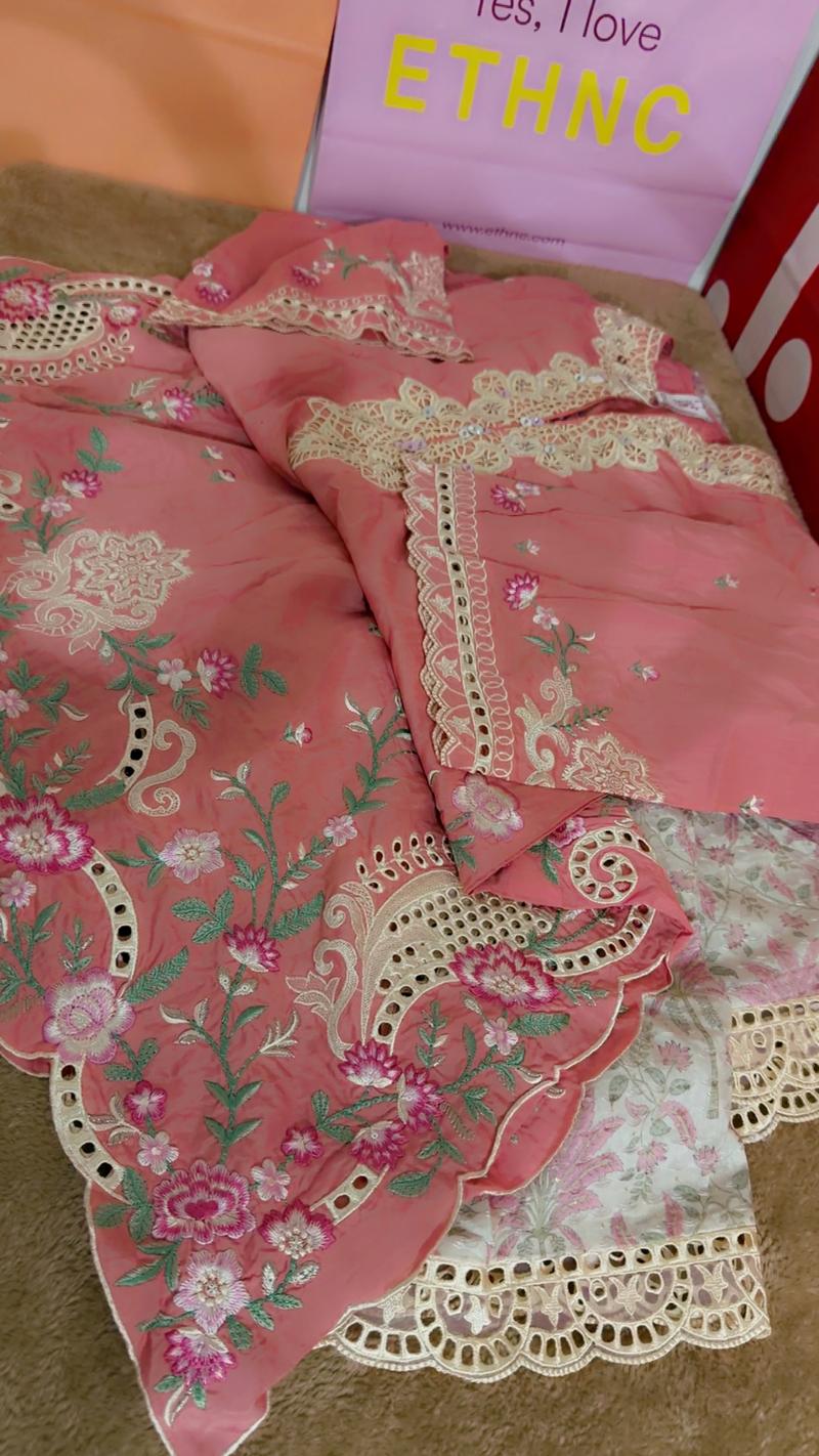 Small Ethnc new arrival 8950