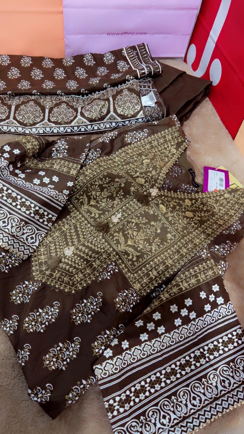 Heavy Emb brown 3pc