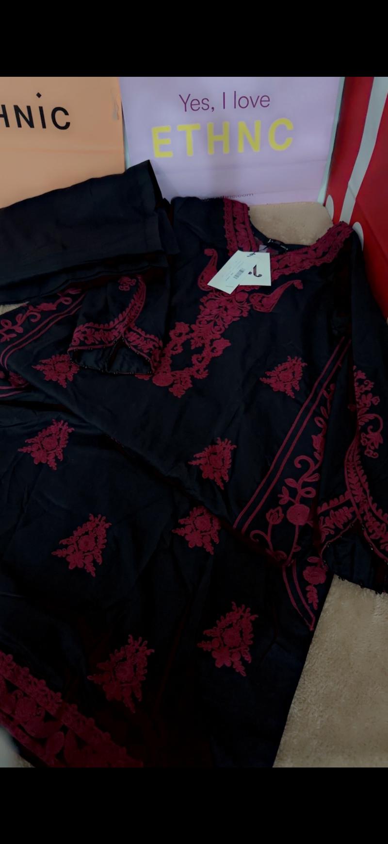 6500 Black smal front back embroidery