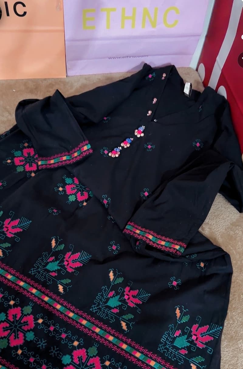 4200 black A line shape Emb shirt