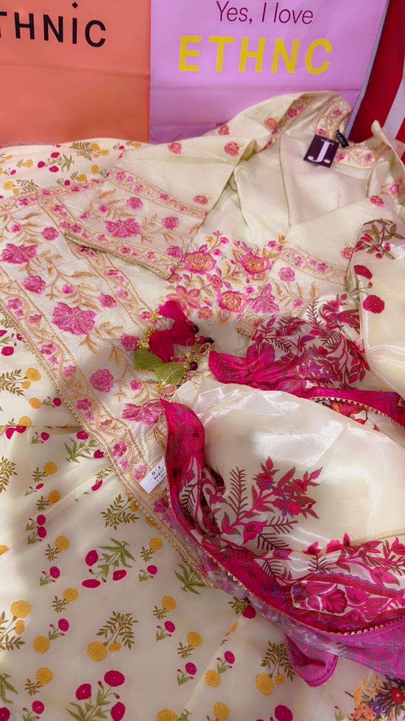Luxury lawn 10500 lemon fresh 
