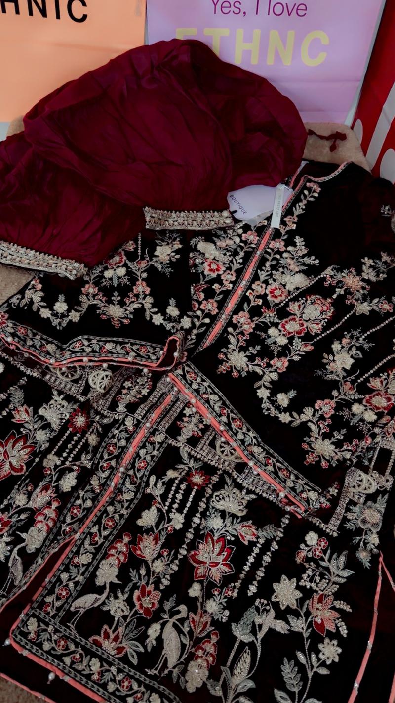 Black small botique 13500