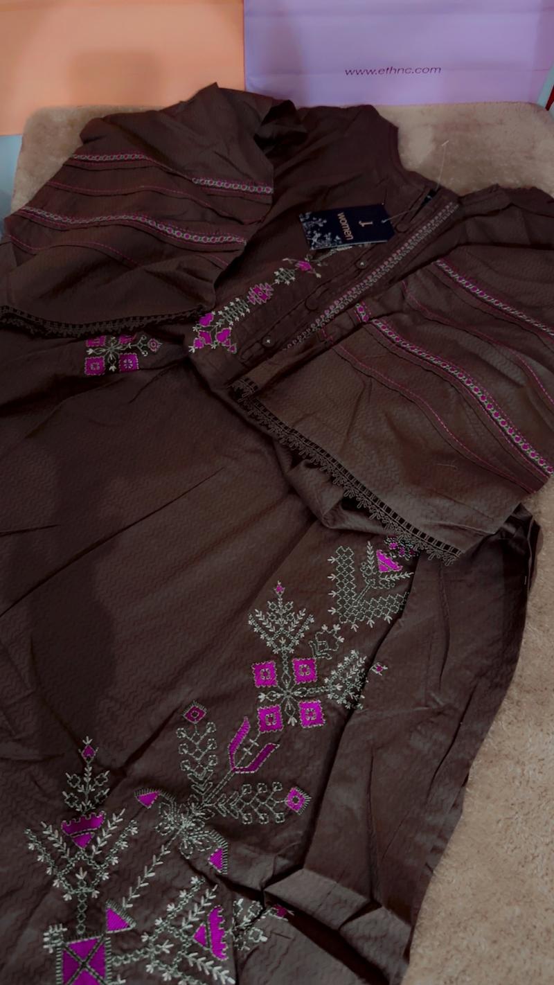 Long henavy embroidered self print shit