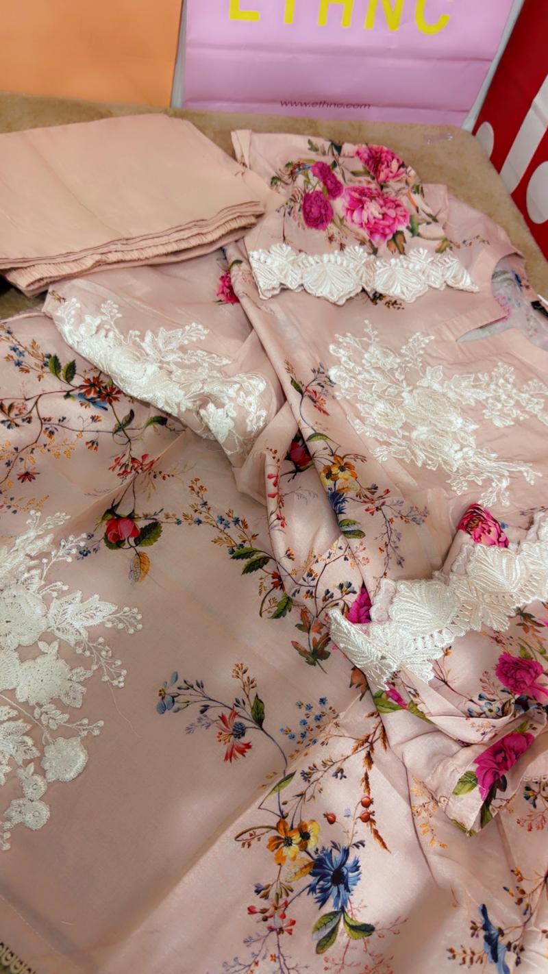 Peachy pink embroidery 5500 large 