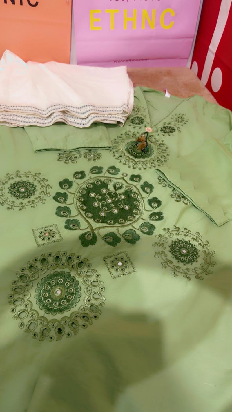 Green medium embroidered 4950