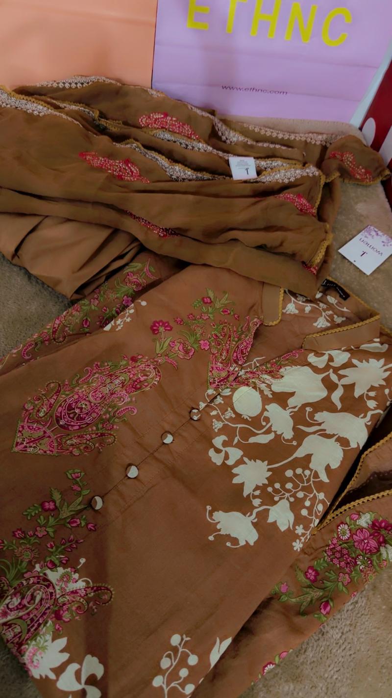 Lawn 3pc chiffon embroidered dupta 