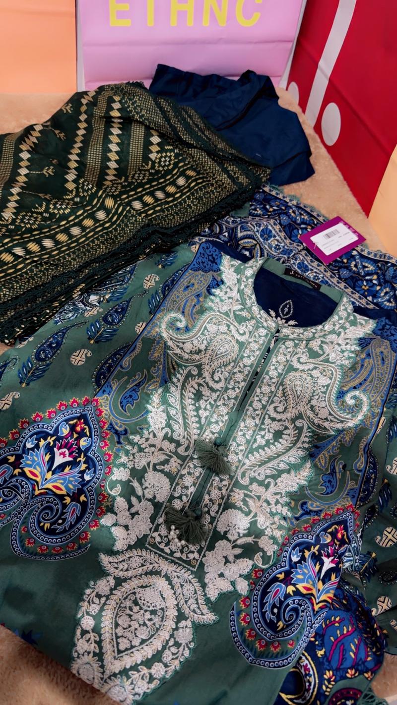 Green embroidery lawn 5950