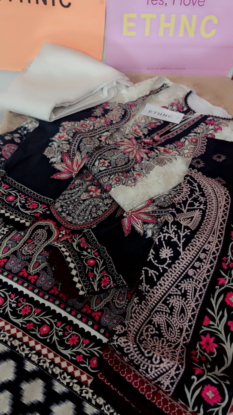 Black 3pc sample Ethnc 6950