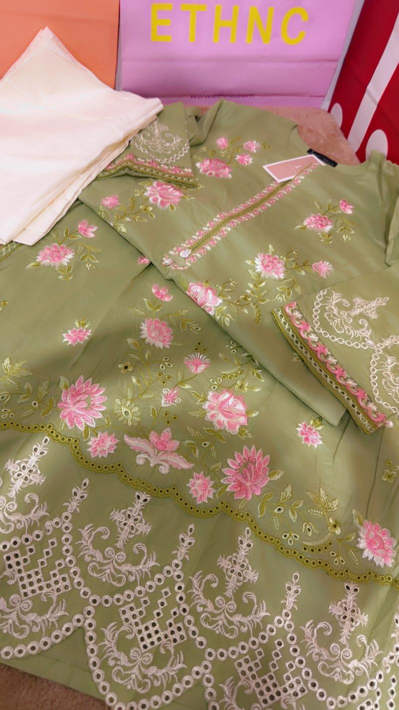 Green heavy embroidery luxury lawn 6450