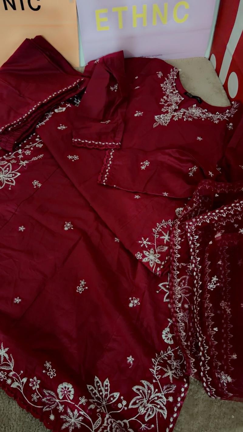 Batik 1 suit left only 3pc 9500