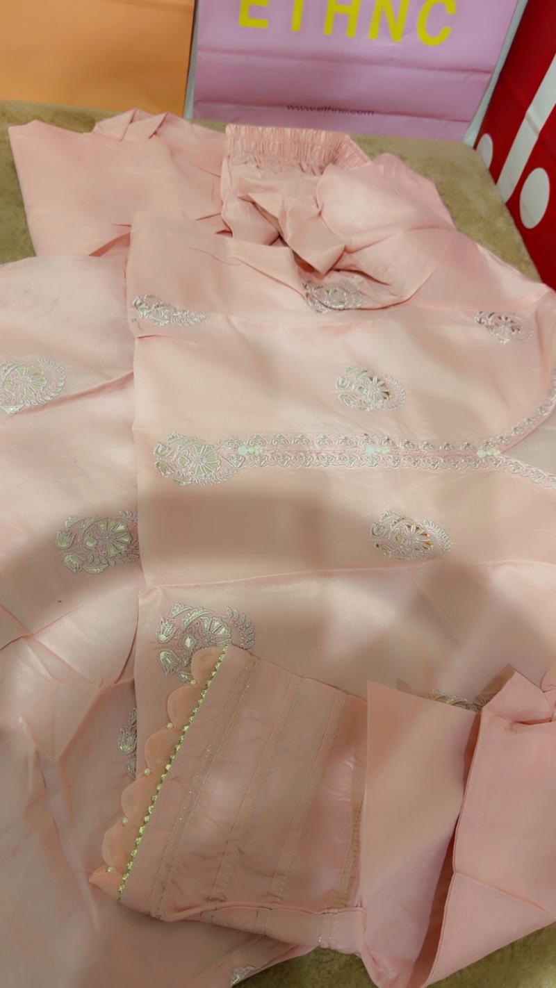 Lawn pink medium 4950
