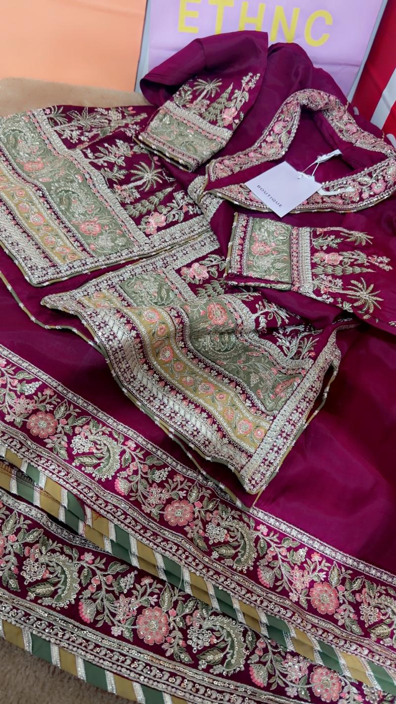 23500 Ethnc botique luxury large