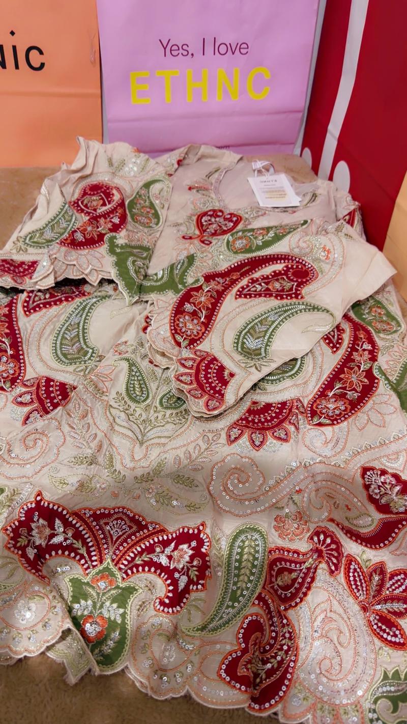 Ethnc botique hit khaftan shirt  small 18500
