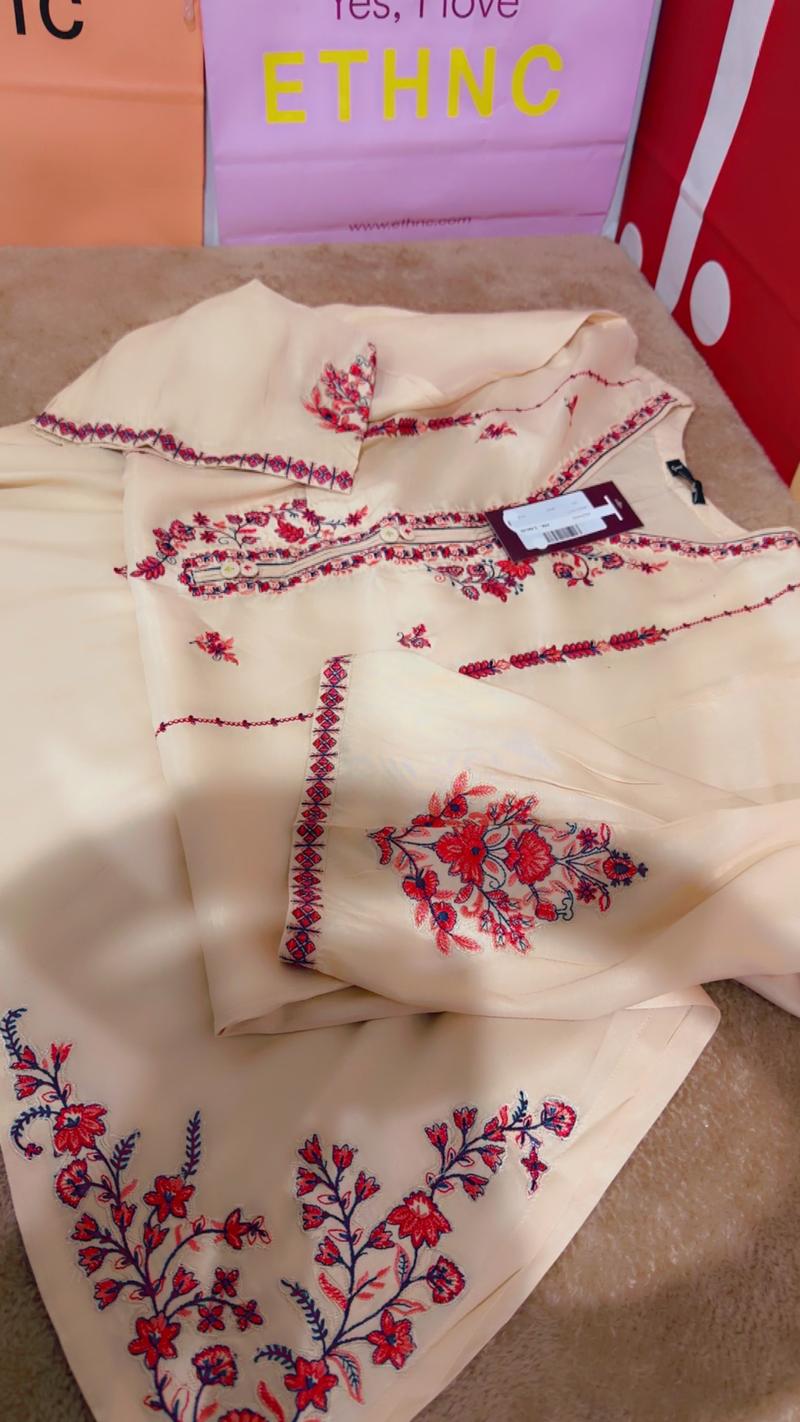 Skin Mehroon small fit medium 3250