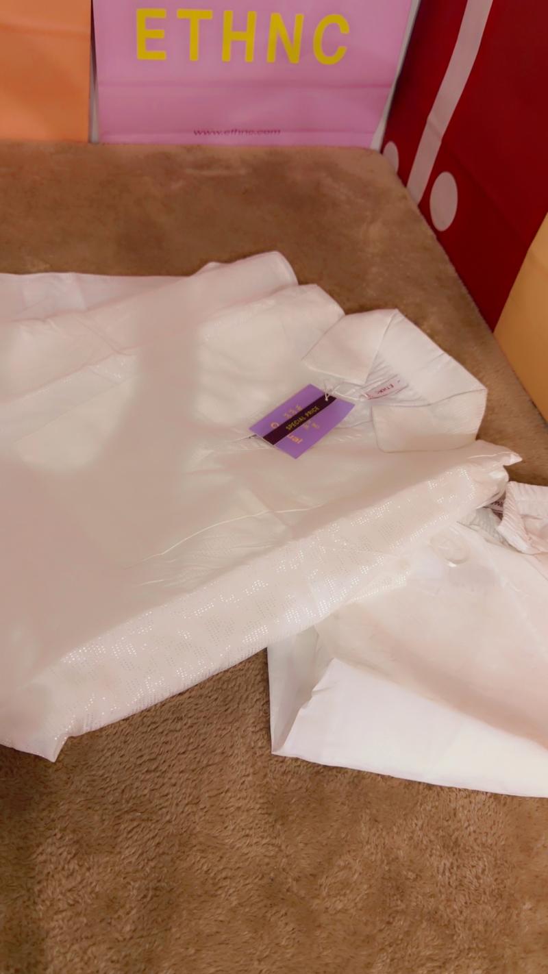 Casual white self print large 3600