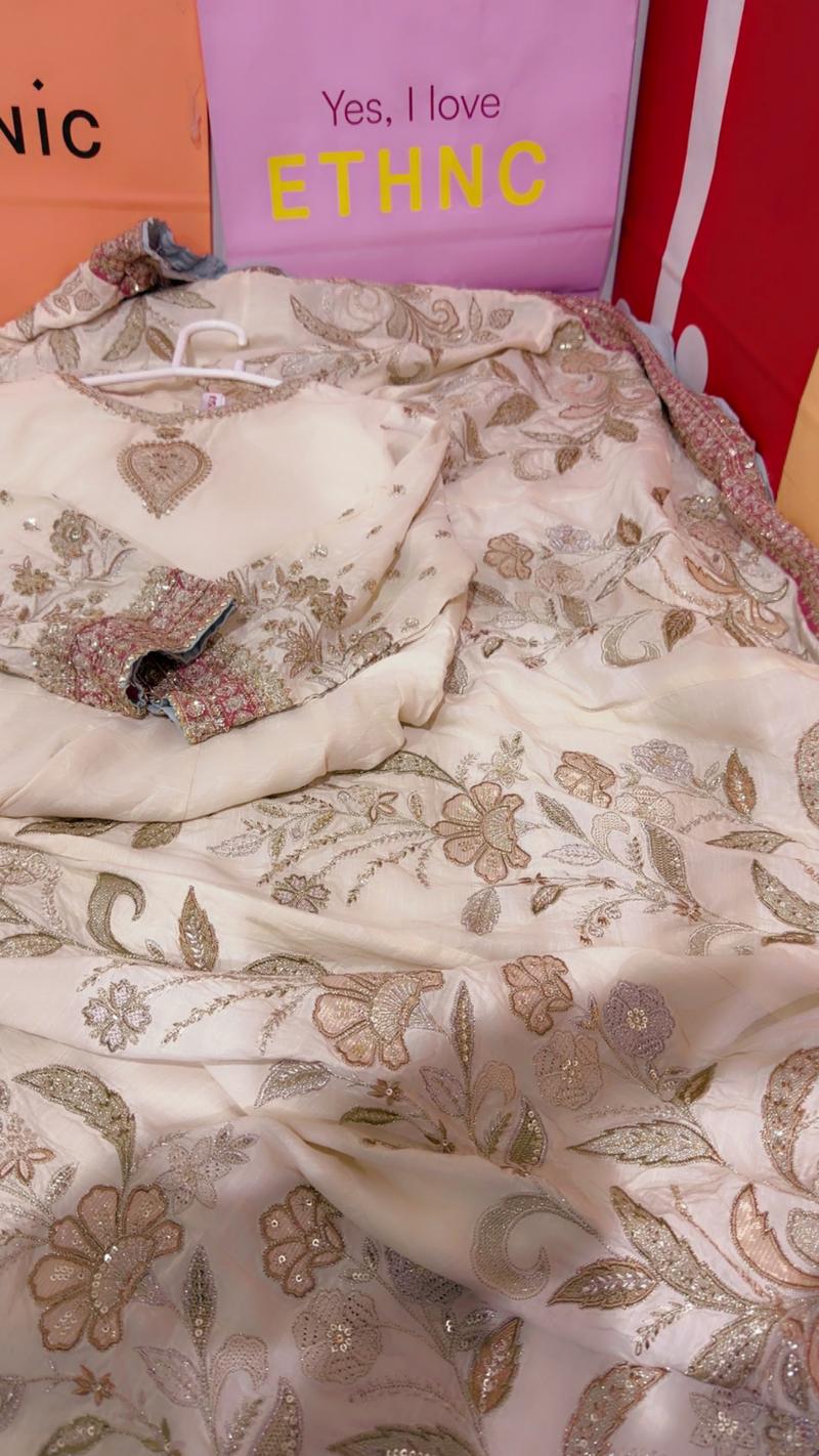 Ethnc medium maxi 19500 with koti