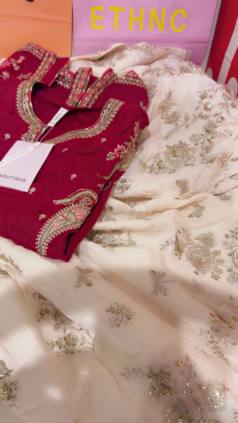 Mehroon off white 18500