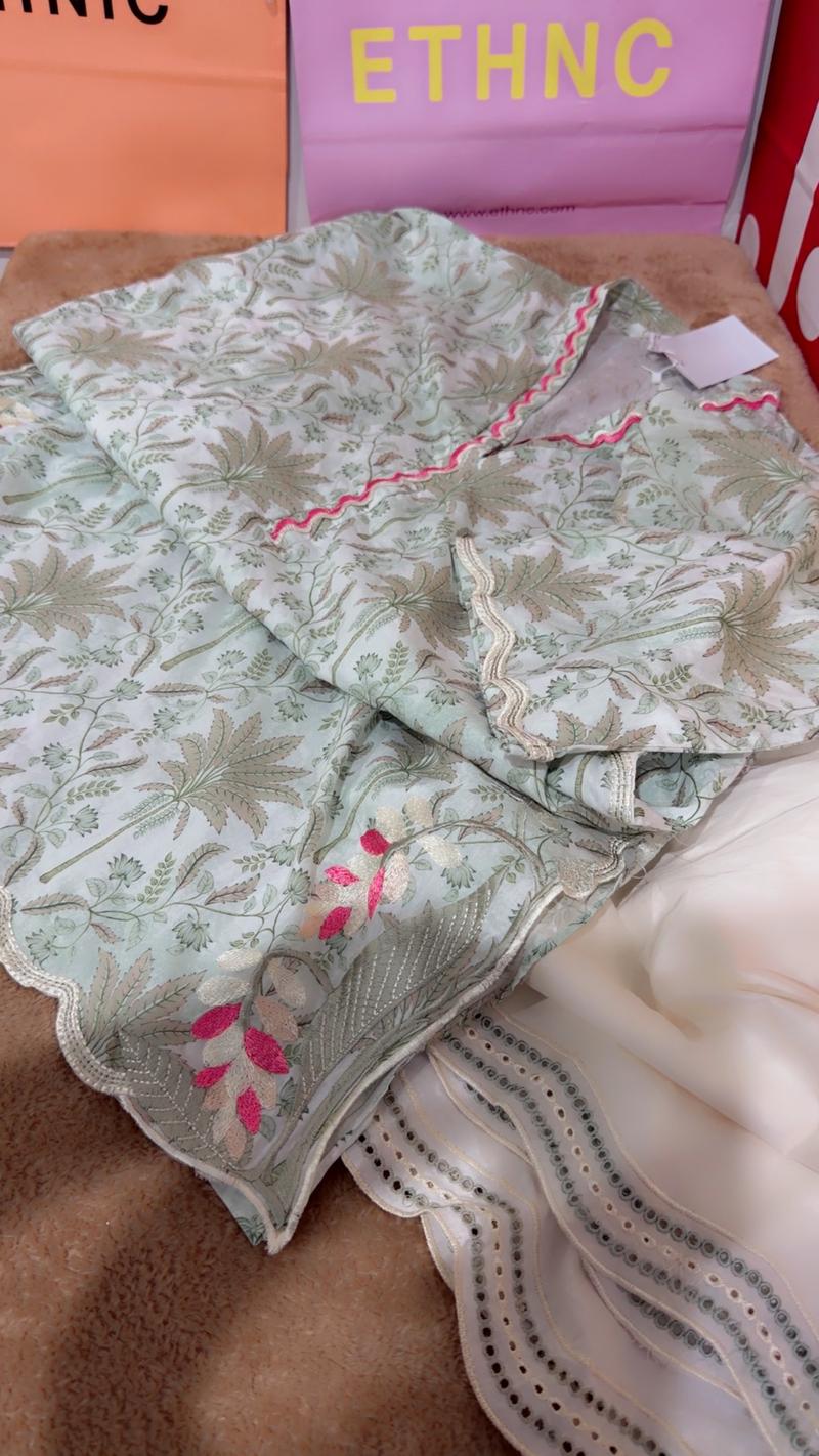 M white green 6350
