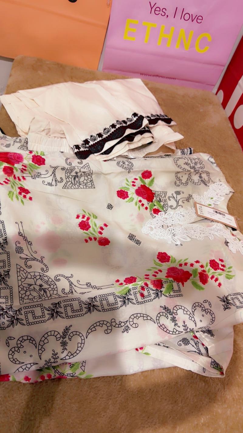 2pc white black. 4950