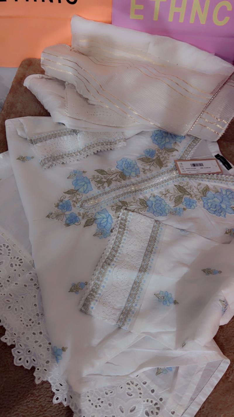 White heavy embroidery 7500 3pc