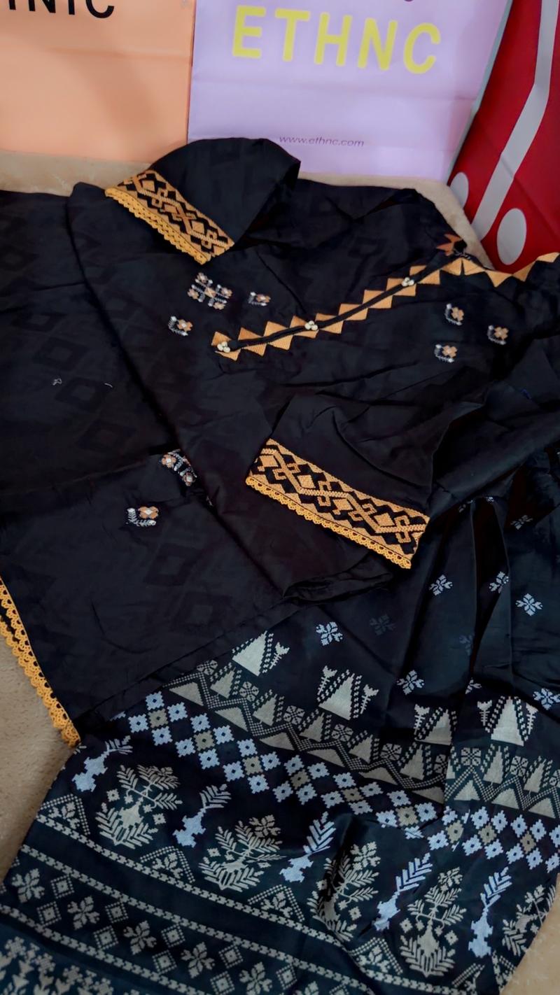 3950 black embroidery lawn 