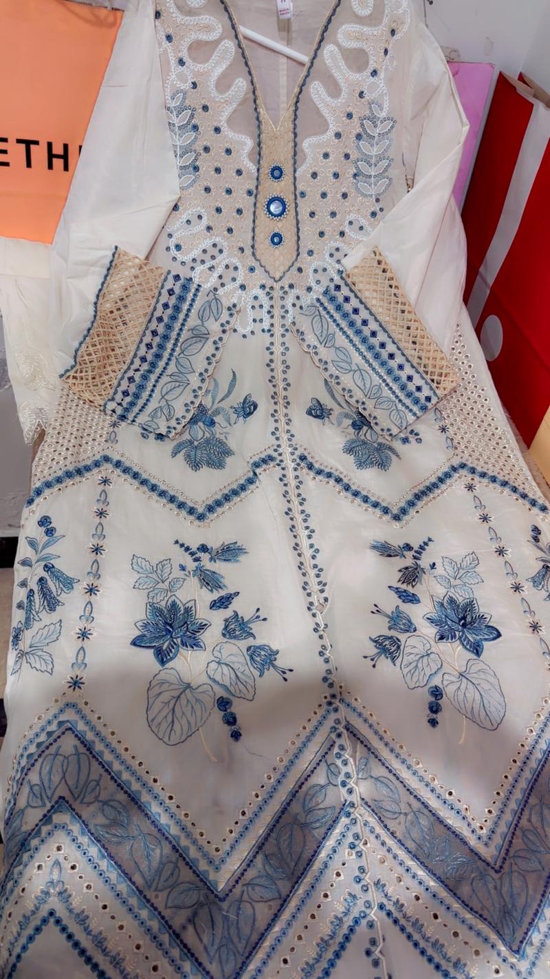 Ethnc small white blue 8950