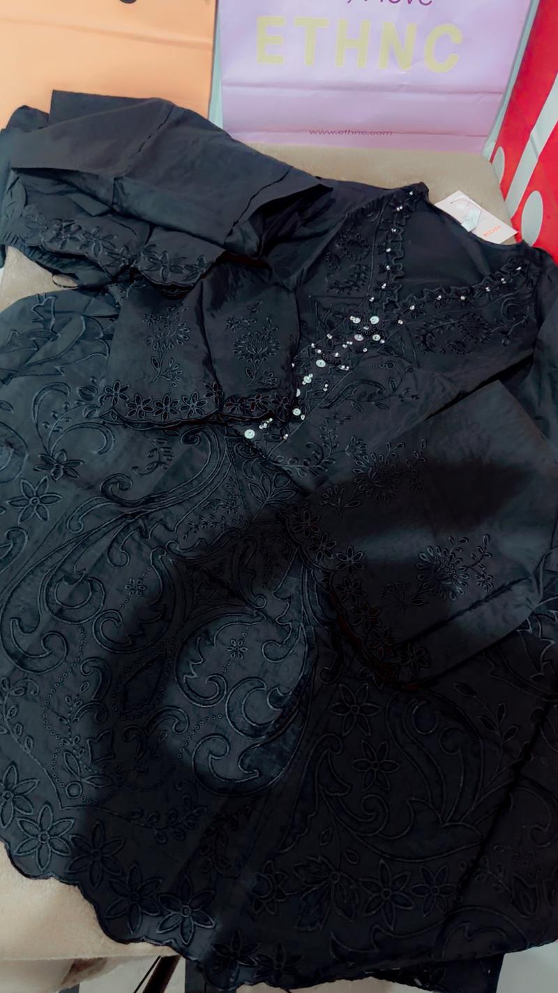 8300 black on black Ethnc