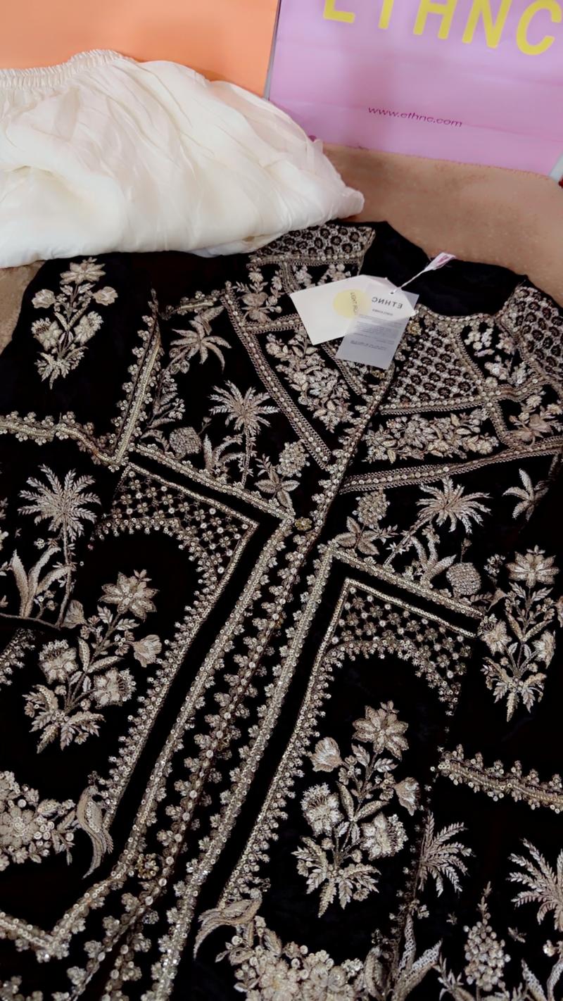 Black small botique 20 chest easily buy 19500