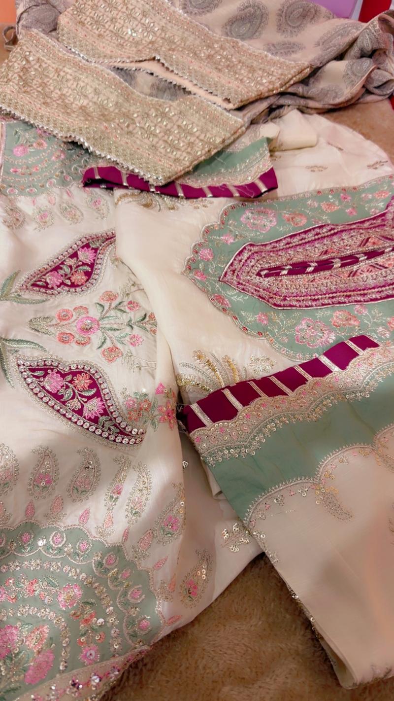 Ethnc botique smal 13500