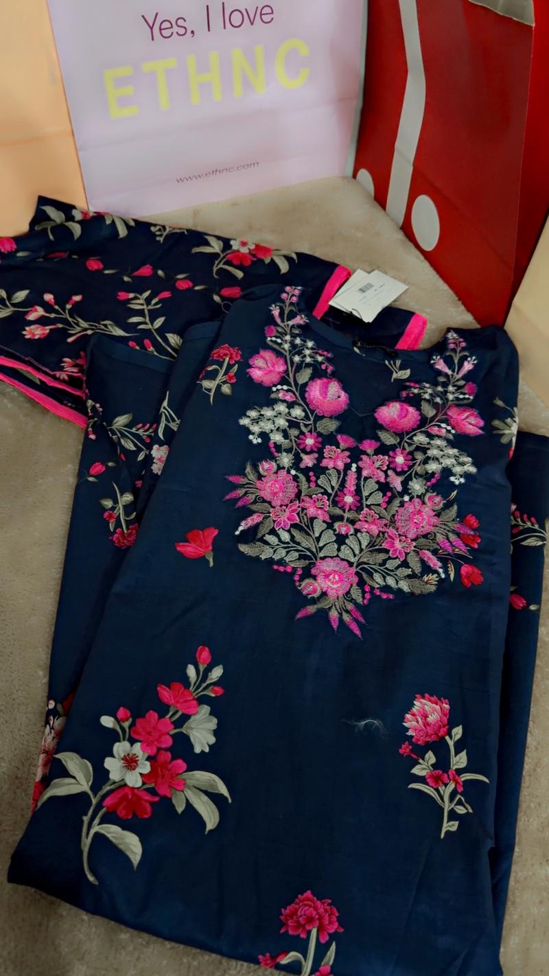 4950 lane embroidery navy blue 