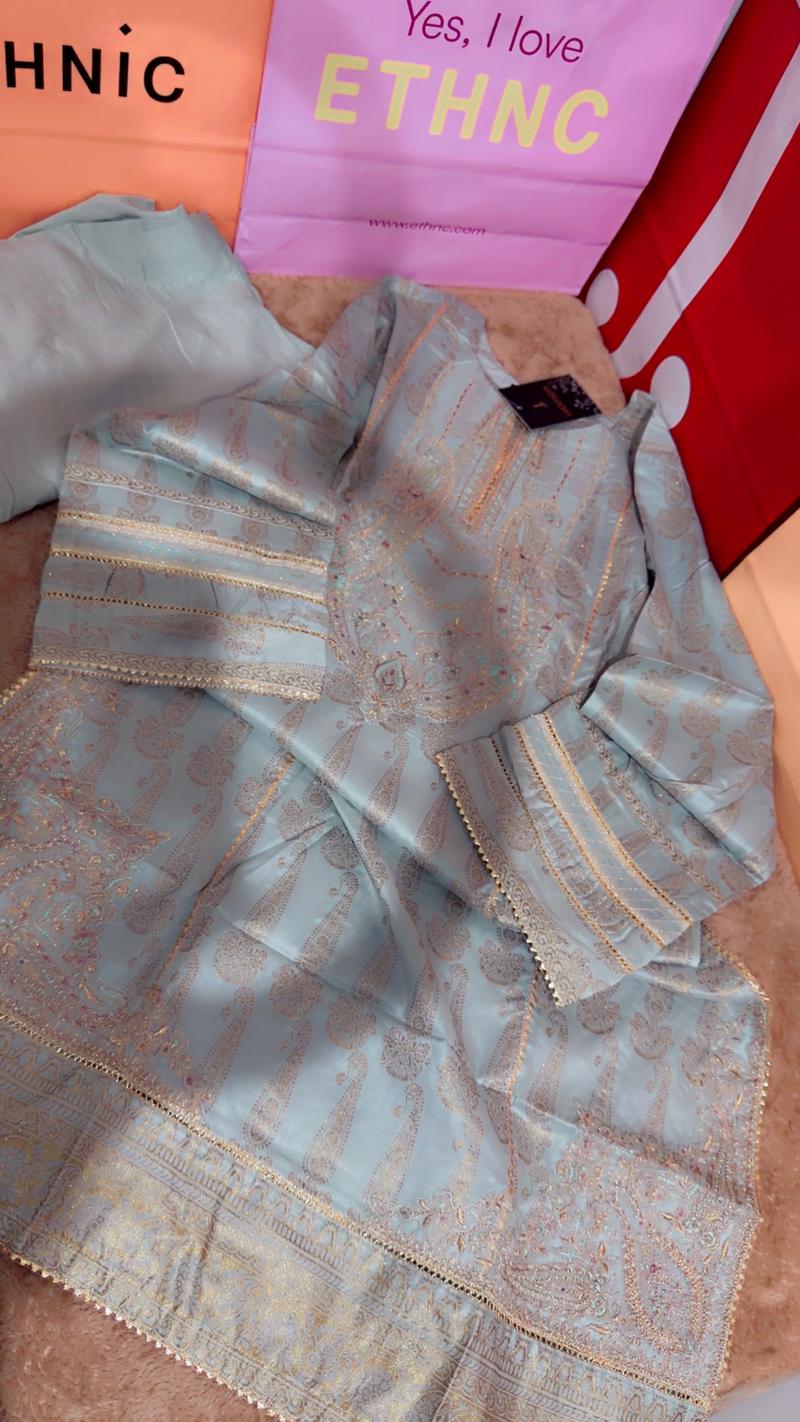 Summer heavy Emb suit luxury 