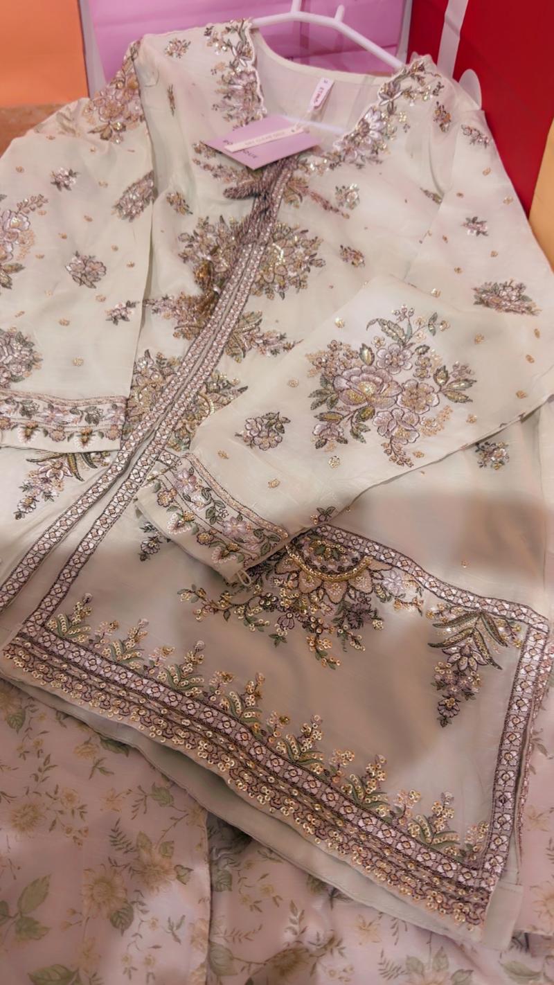Ethnc botique 14800