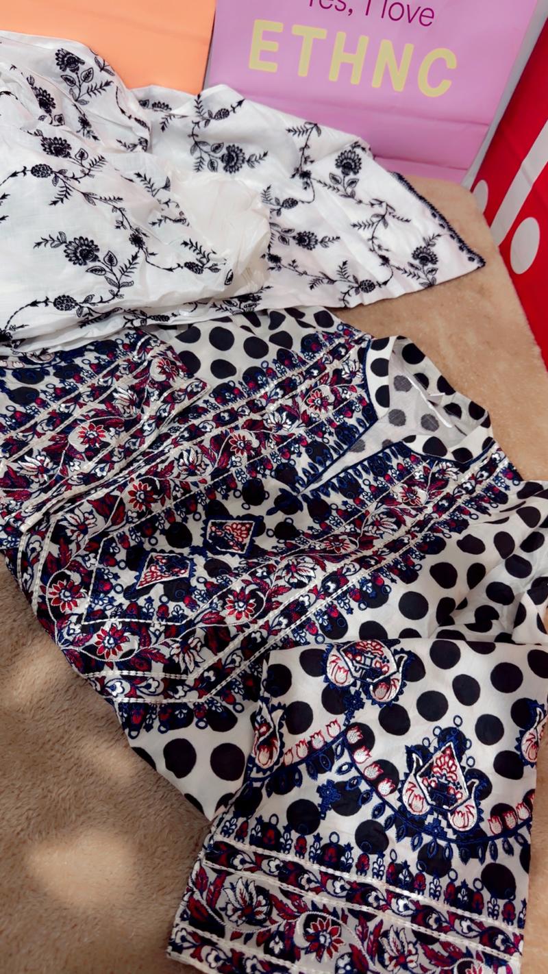 Polka dot black white 7950