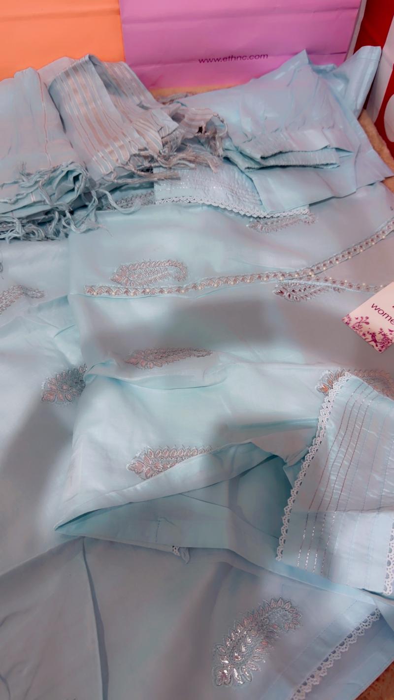 6250 New arrival embroidery 3pc lawn embroidered sky