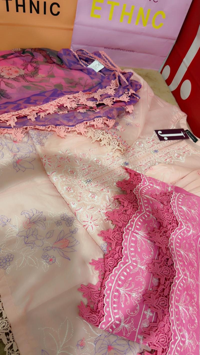 Luxury lawn 3pc 