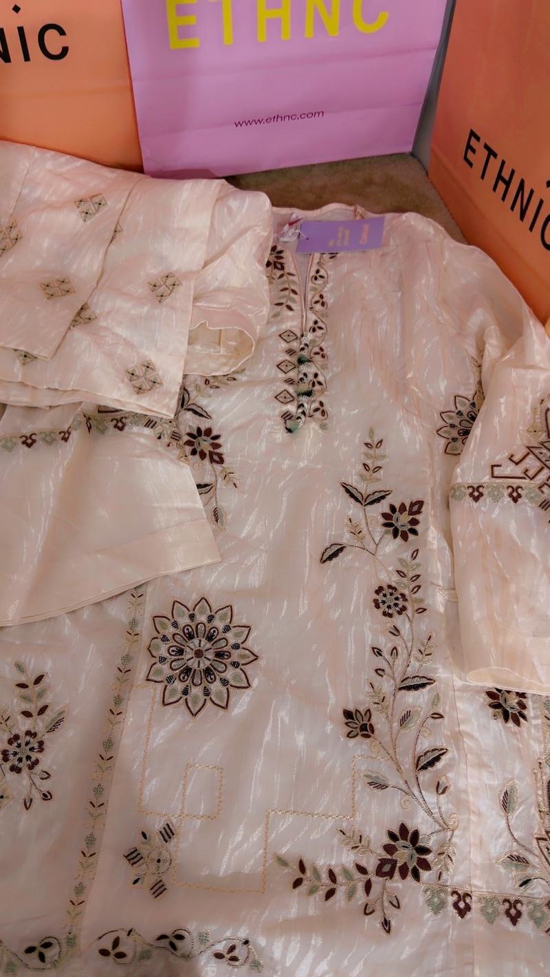 Ethnc off white embroidery suit 
