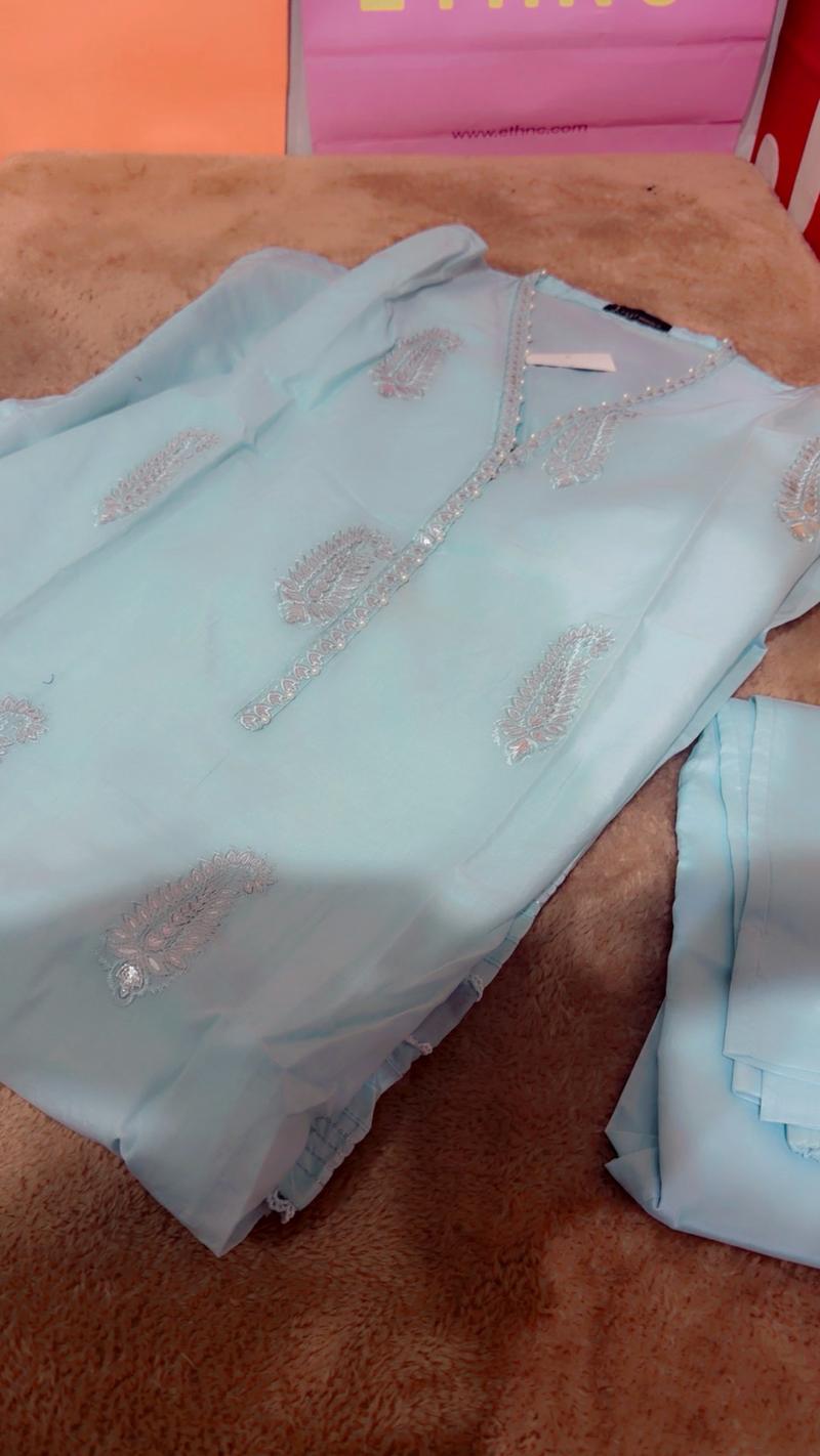 Sky embroidery 4850 medium
