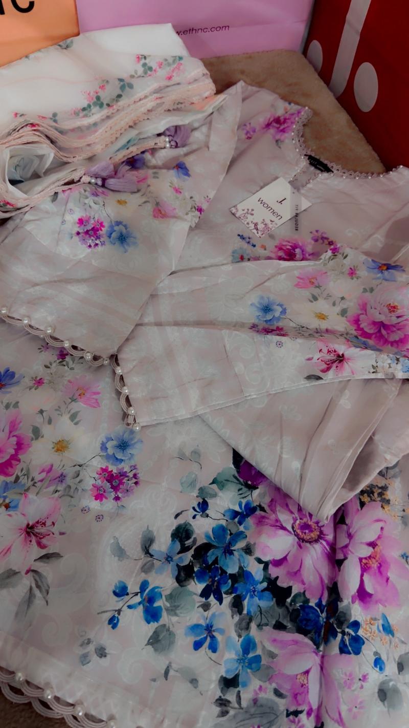 Lawn shirt dupta white pink 
