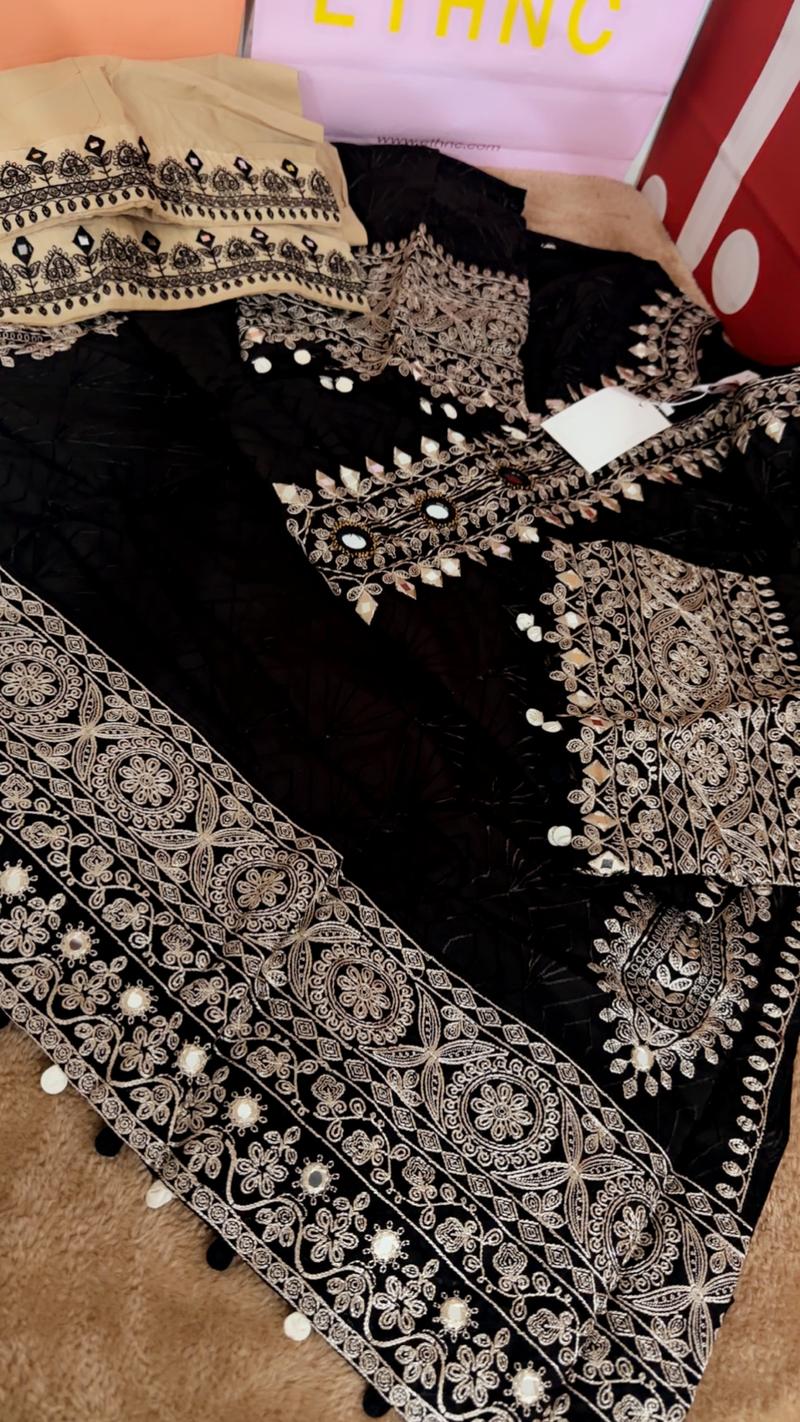 Black small 20.5 around chest 2pc. 8450