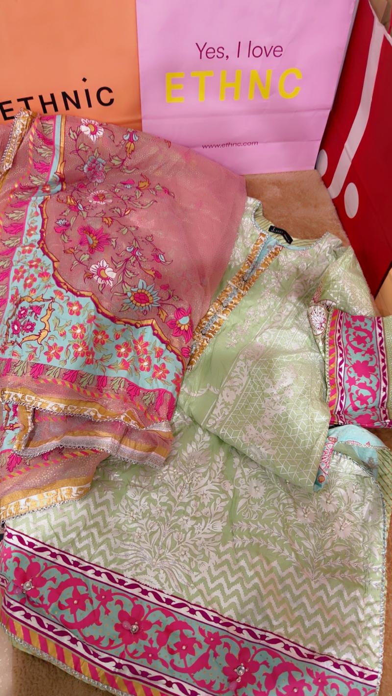 Formal 3pc hand embellishment  