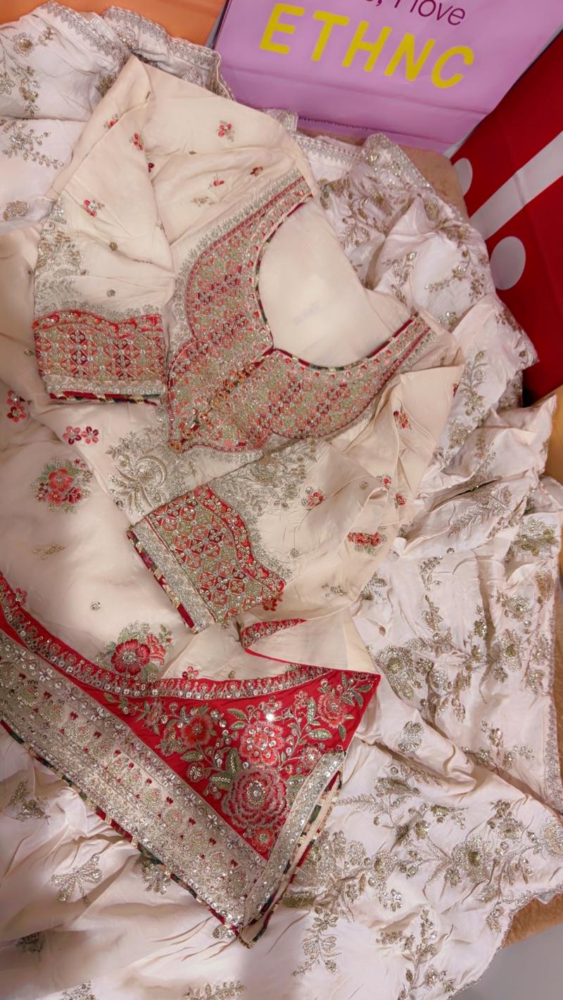 Ethnc lux botique small 18500