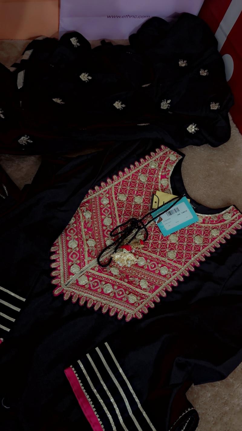 Luxury botique black 