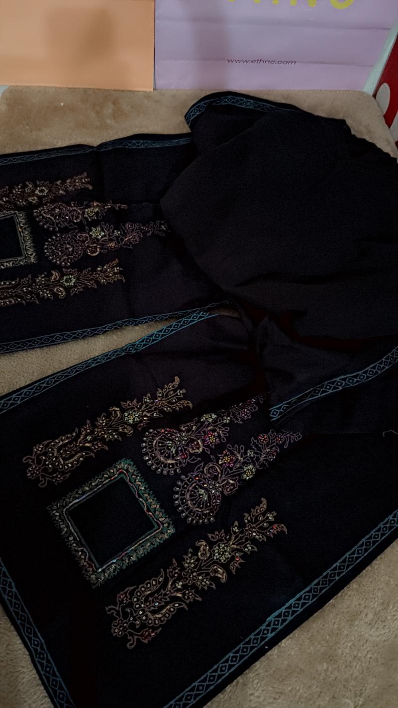 Hand Emblish 2pc black 4900