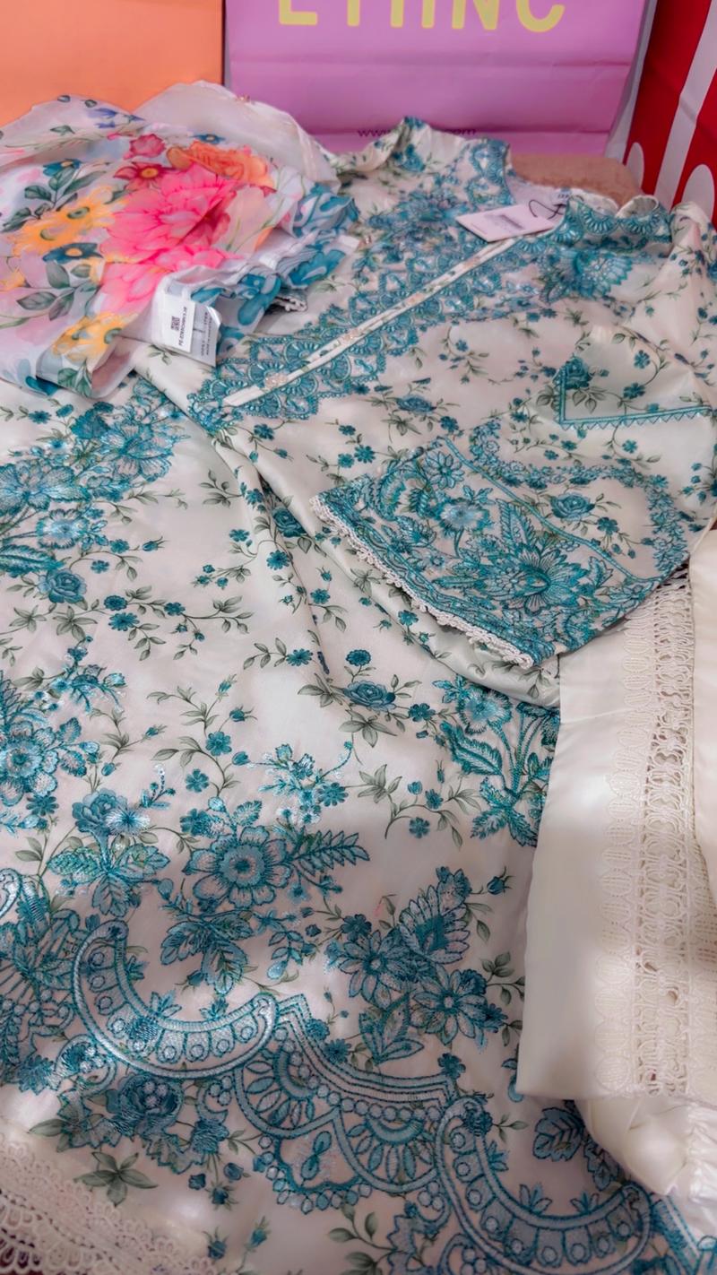 3pc white.blue floral 8950