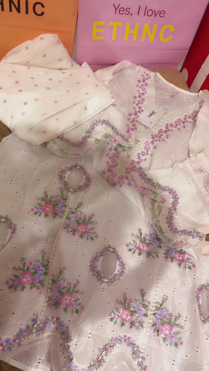 Ethnc white chicken Kari 7950 tag price 17000