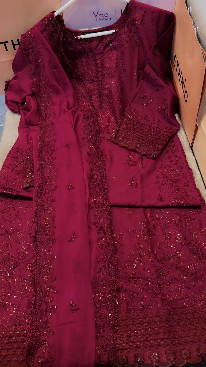 3pc Mehroon suits Lawn 